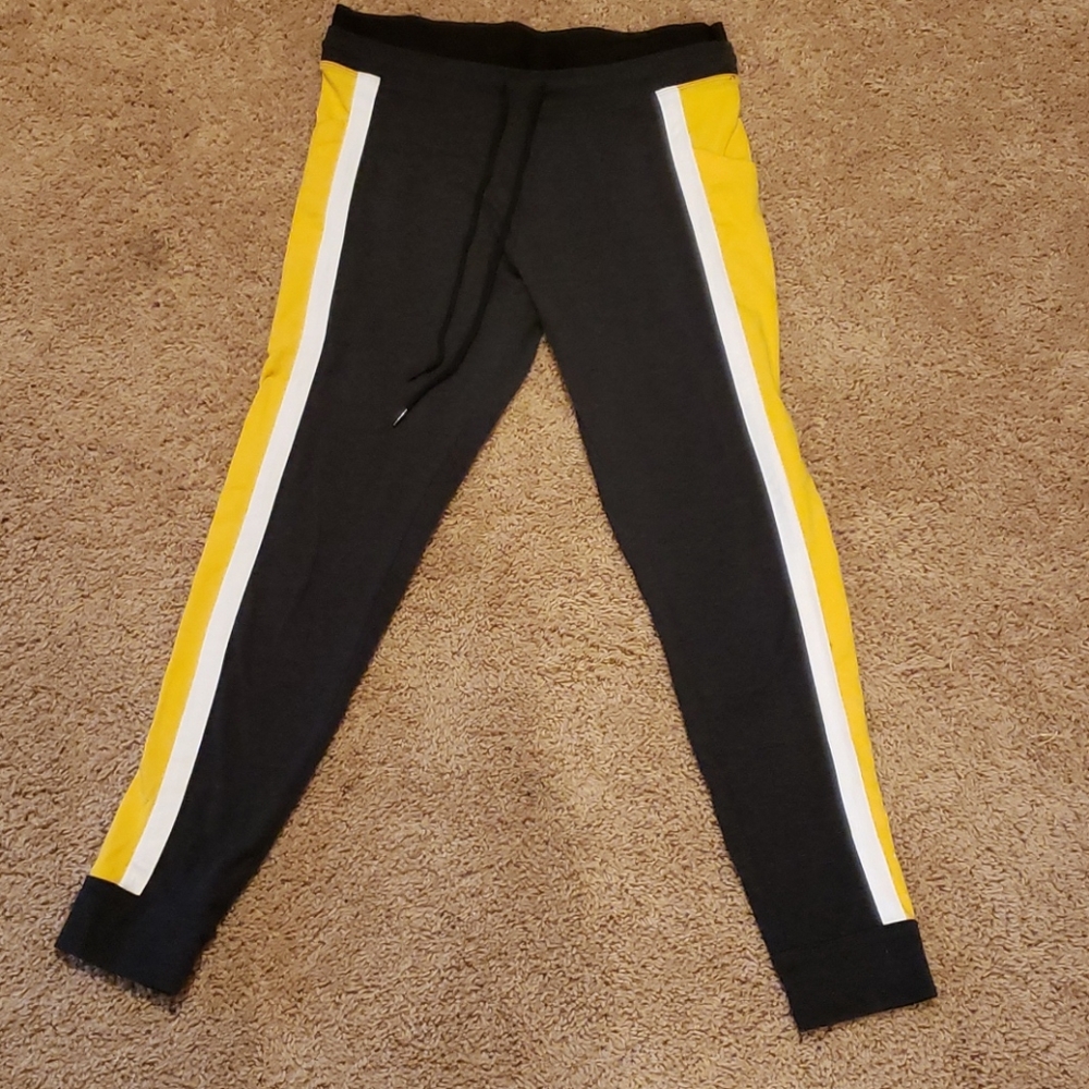 💛💛Pink Yoga Leggings size Large